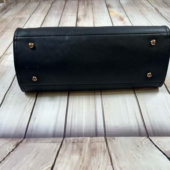 Giorgio Fiorelli Black Handbag with Elegant Gold Hardware - Picture 13 of 14